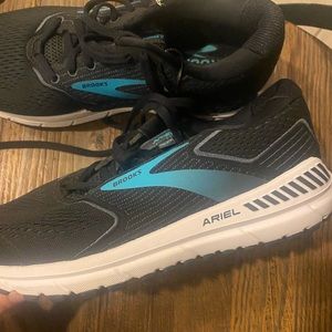 NEW Brooks Ariel